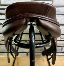 Load image into Gallery viewer, 16 1/2” Medium English Close Contact Jump Saddle - Black
