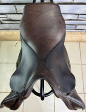 Load image into Gallery viewer, 17” MW Kieffer N. Koof FL Jump Saddle - Brown