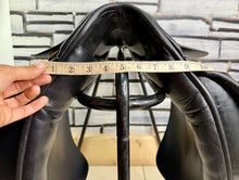 Load image into Gallery viewer, 17 1/2” Medium Ideal Jessica Dressage Saddle - Black