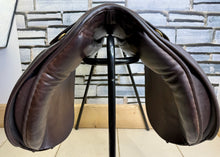 Load image into Gallery viewer, 16 1/2” Wide Jeffries Stamford English WH Saddle - Brown - Working Hunter Cob