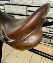 Load image into Gallery viewer, 16” Wide Ideal English Pony WH/VSD Saddle - Brown