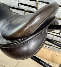 Load image into Gallery viewer, 17 1/2” Wide  Black Country Wexford Jump Saddle - Black