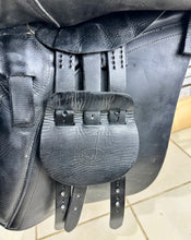 Load image into Gallery viewer, 17” Wide-XW Dever Cob GP Saddle - Black