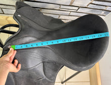Load image into Gallery viewer, 17 1/2” XW Thorowgood Griffin Standard GP Saddle - Black