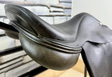 Load image into Gallery viewer, 17 1/2” Medium Henri De Rivel Jump Saddle - Black