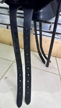 Load image into Gallery viewer, 17 1/2” W-XW Changeable Gullet Kent &amp; Masters Monoflap Jump Saddle - Black