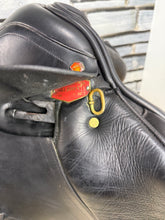 Load image into Gallery viewer, 17 1/2” MW Albion K2 Jump Saddle - Black