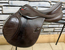 Load image into Gallery viewer, 16 1/2” Changeable Gullet Whitaker Barnsley Pony Jumping Saddle - Brown