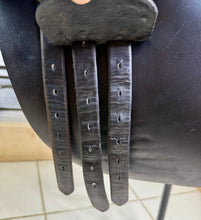 Load image into Gallery viewer, 16 1/2” Medium Nelson Pessoa Jump Saddle - Black