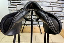 Load image into Gallery viewer, 18” MW Albion Kontact Monoflap Jump Saddle - Black - Moveable Blocks