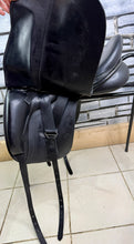 Load image into Gallery viewer, 17 1/2” Wide Ideal/Batchelors Suzannah Dressage Saddle - Black