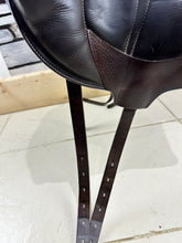 Load image into Gallery viewer, 17 1/2” MW Voltaire Adelaide Monoflap Dressage Saddle - Brown