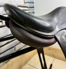 Load image into Gallery viewer, 17” MW Voltaire Lexington Monoflap Jump Saddle -2022- Brown