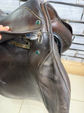 Load image into Gallery viewer, 17 1/2” 28 (M) Stubben Siegfried Extra GP/Jump Hunting Saddle - Brown