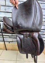 Load image into Gallery viewer, 17” Medium Farrington Burford Event Saddle - Brown
