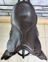 Load image into Gallery viewer, 17” Wide Barnsby Pony Club GP Saddle - Brown