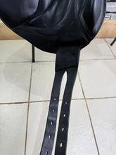 Load image into Gallery viewer, 17 1/2” Medium-MW Devoucoux Chiberta Lab Monoflap Jump Saddle - Black/Orange