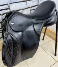 Load image into Gallery viewer, 17 1/2” Medium/Changeable Gullet Thorowgood High Wither T6 GP Saddle - Black