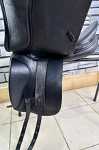 Load image into Gallery viewer, 17” MW Harry Dabbs True Brit Dressage Saddle - Black