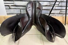 Load image into Gallery viewer, 17” Medium Morris &amp; Nolan Close Contact Jumping Saddle - Brown