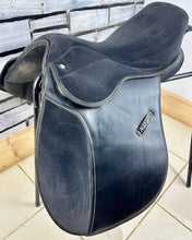 Load image into Gallery viewer, 17” XW Thorowgood Maxam Cob GP Saddle - Black