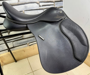17 1/2” Wide/Changeable Gullet Wintec 500 GP Saddle - Black