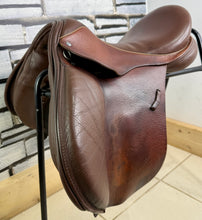 Load image into Gallery viewer, 17 1/2” Wide Loxley by Bliss GP Saddle - Brown