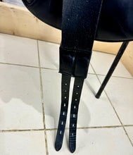 Load image into Gallery viewer, 16 1/2” Wide  Kentaur Eventer I Monoflap Jump/XC Saddle - Black