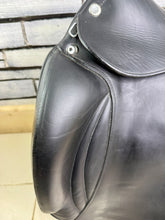 Load image into Gallery viewer, 17” Medium Prestige Engelke D2 Dressage Saddle - Black