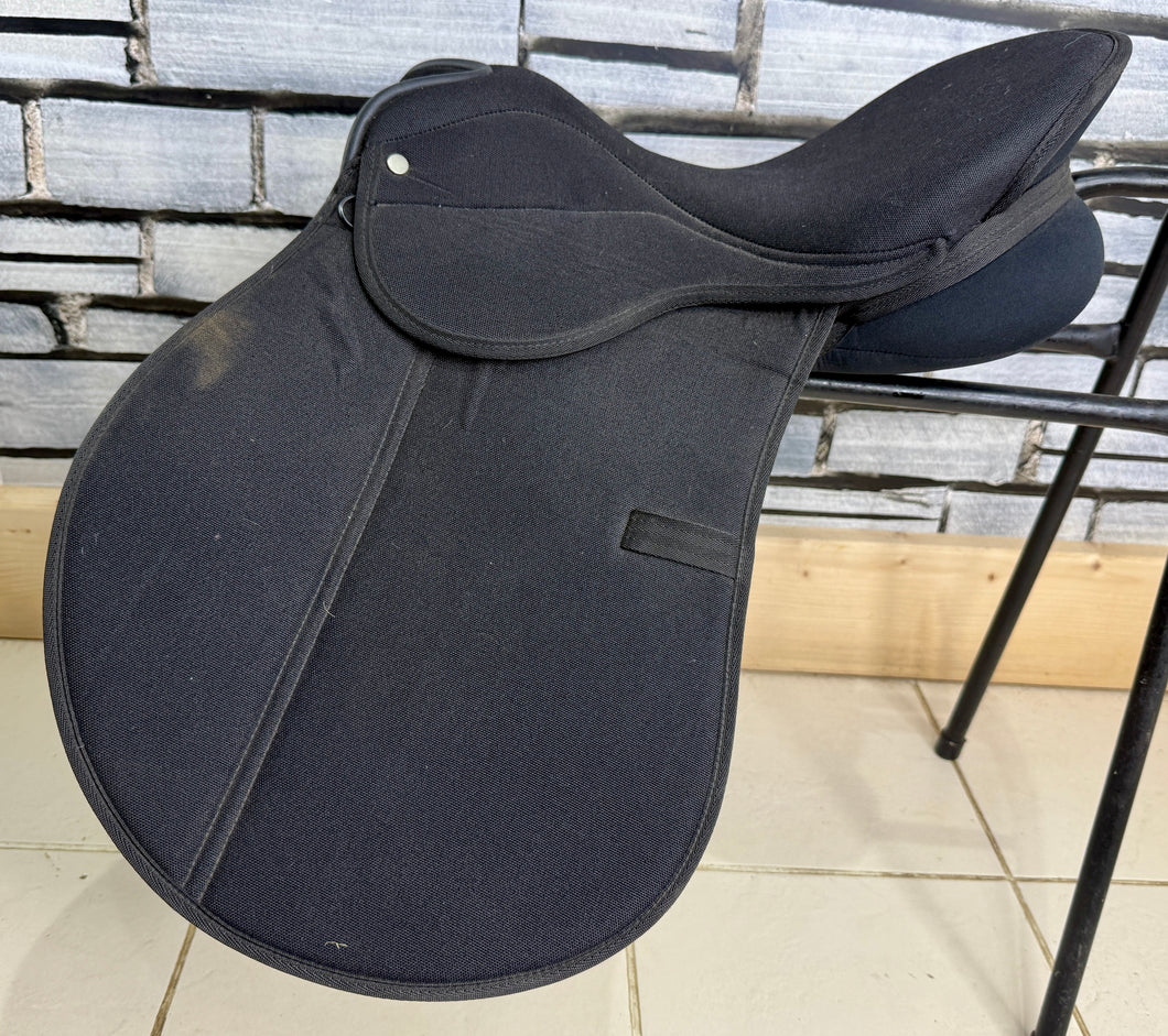 16 1/2” MW Synthetic Lightwieght GP Saddle - Black