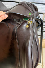 Load image into Gallery viewer, 17” Wide Crown/Ideal 1350 GP Saddle - Brown - Big Blocks - English Leather
