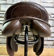 Load image into Gallery viewer, 17 1/2” MW Farrington Burford Event Saddle - Brown Buffalo