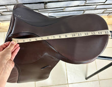 Load image into Gallery viewer, 15 1/2” MW Black Country Pony GP Saddle - Brown