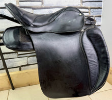 Load image into Gallery viewer, 17” Wide Trapezius Panel Saddle - Black