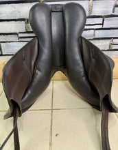 Load image into Gallery viewer, 17 1/2” Medium Silhouette MonoFlap Jump Saddle - Brown
