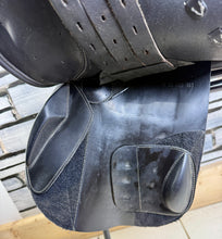 Load image into Gallery viewer, 16” Medium (33) Prestige John Whitaker Junior Pony Jumping Saddle - Black