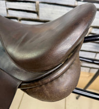 Load image into Gallery viewer, 17” XW Hamilton Balance GP Saddle - Brown - 4X Wide - Cob Hoop Tree