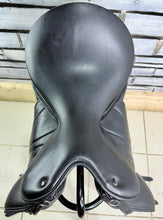 Load image into Gallery viewer, Size 2/18” Changeable Gullet Width 3 Wow Competitor Dressage Saddle - Black