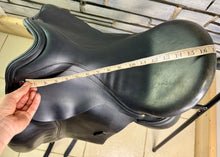 Load image into Gallery viewer, 17” Wide Albion SLK II Ultima LH Dressage Saddle - Adjusta Tree - Black - Flat Tree