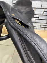 Load image into Gallery viewer, 17 1/2” Wide Eric Thomas Close Contact Jump Saddle - Black