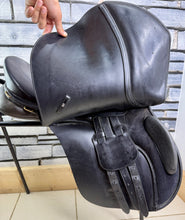 Load image into Gallery viewer, 17 1/2” Medium/Changeable Gullet Bates Caprilli GP Saddle - Black