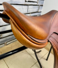 Load image into Gallery viewer, 17” Medium Butet Monoflap Cross Country Jump Saddle - Brown/Tan
