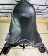 Load image into Gallery viewer, 17” XXW Hamilton Balance GP Saddle - Black - 7X Wide