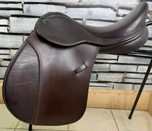Load image into Gallery viewer, 17 1/2” XW Ideal VSD H&amp;C Cob GP Saddle -Brown- Point &amp; Balance Straps