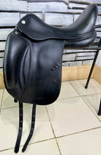 Load image into Gallery viewer, 17” Medium Prestige Engelke D2 Dressage Saddle - Black