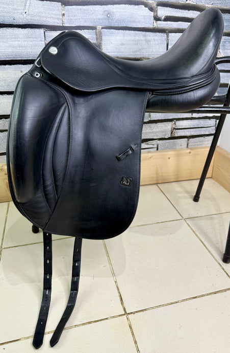 17” Medium Prestige Engelke D2 Dressage Saddle - Black