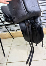 Load image into Gallery viewer, 17” Medium Albion Lux Dressage Saddle - Brown