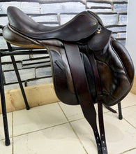 Load image into Gallery viewer, 17” MW Black Country Vinici Monoflap Jump Saddle - Brown