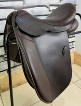 Load image into Gallery viewer, 17 1/2” MW Patrick Wilkinson VSD/WH Saddle - Brown