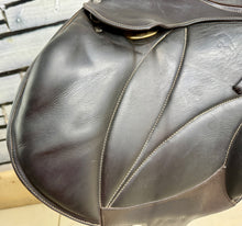 Load image into Gallery viewer, 17” MW Voltaire Lexington Monoflap Jump Saddle -2021- Brown